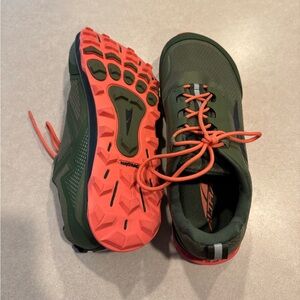 New Altra Lone Peak All-Weather Women’s 8.5 running/trail shoes - waterproof!